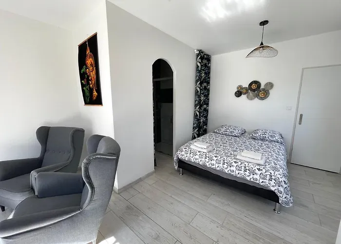 Siam Mahanakhon & * Rieux-de-Pelleport