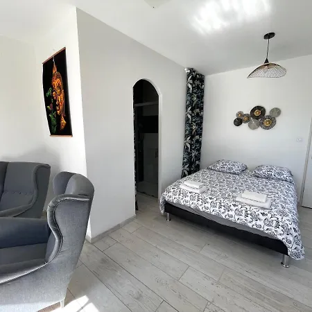 Siam Mahanakhon & * Rieux-de-Pelleport