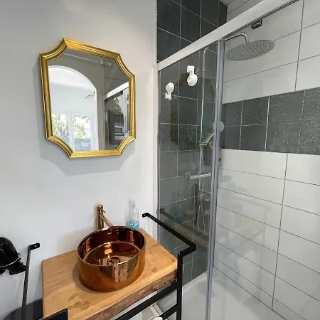 Siam Mahanakhon & * Rieux-de-Pelleport