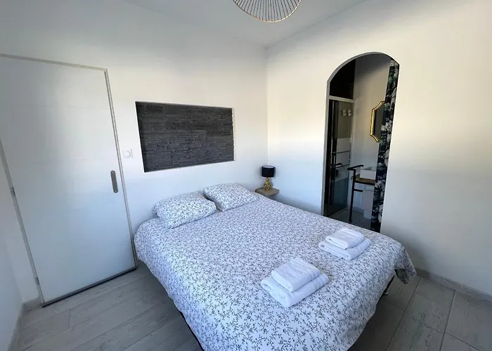 Siam Mahanakhon & * Rieux-de-Pelleport